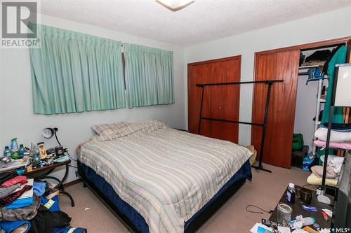 604 Bulling Street W, Kerrobert, SK - Indoor Photo Showing Bedroom