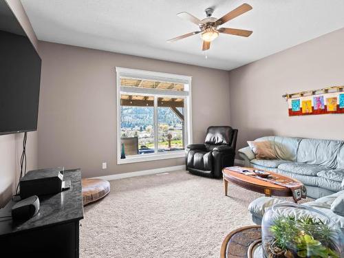 3395 Shuswap Rd, Kamloops, BC - Indoor Photo Showing Living Room