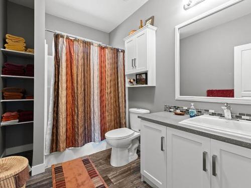 3395 Shuswap Rd, Kamloops, BC - Indoor Photo Showing Bathroom