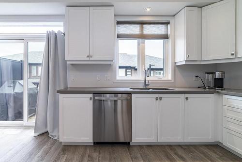 5080 Connor Drive|Unit #20, Beamsville, ON - Indoor Photo Showing Kitchen With Double Sink