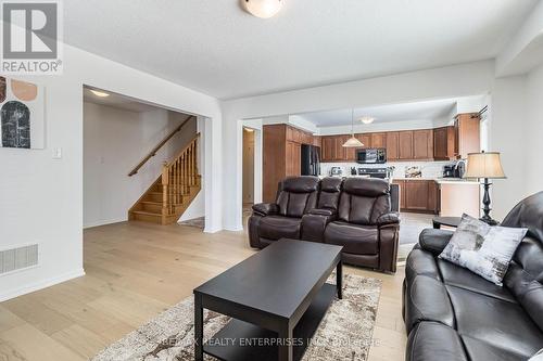 422 Schreyer Cres, Milton, ON - Indoor Photo Showing Living Room