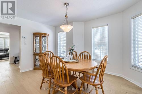 422 Schreyer Cres, Milton, ON - Indoor Photo Showing Dining Room