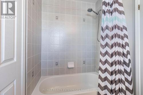 422 Schreyer Cres, Milton, ON - Indoor Photo Showing Bathroom