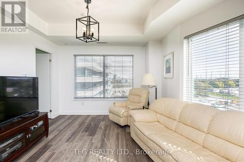 #607 -1480 Bayly St, Pickering, ON - Indoor Photo Showing Living Room