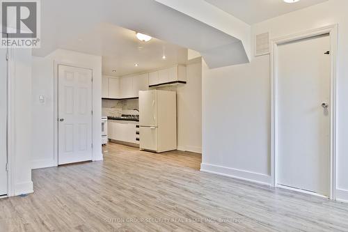 102 Paradelle Cres, Toronto, ON - Indoor Photo Showing Kitchen