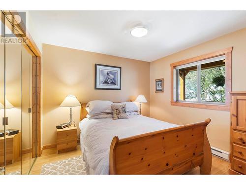 7331 Fintry Delta Road, Kelowna, BC - Indoor Photo Showing Bedroom