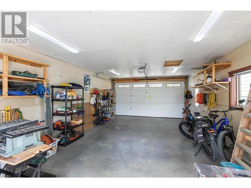 7331 Fintry Delta Road, Kelowna, BC - Indoor Photo Showing Garage