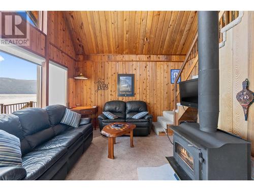 7429 Sunnybrae Canoe Point Road Unit# 3, Tappen, BC - Indoor Photo Showing Living Room