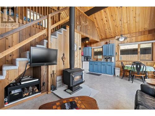7429 Sunnybrae Canoe Point Road Unit# 3, Tappen, BC - Indoor With Fireplace