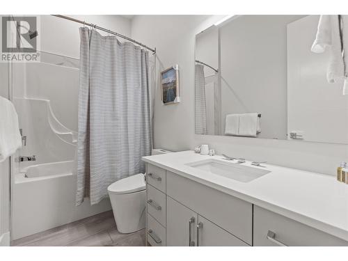 7141 Nakiska Drive, Vernon, BC - Indoor Photo Showing Bathroom