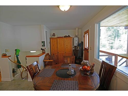 8481 Highway 6, Slocan, BC - Indoor Photo Showing Dining Room