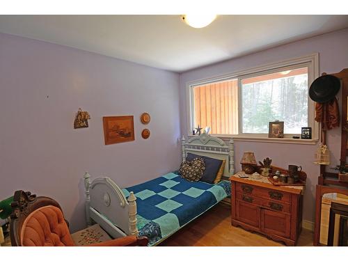 8481 Highway 6, Slocan, BC - Indoor Photo Showing Bedroom
