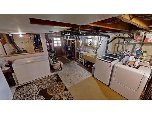 8481 Highway 6, Slocan, BC - Indoor Photo Showing Laundry Room