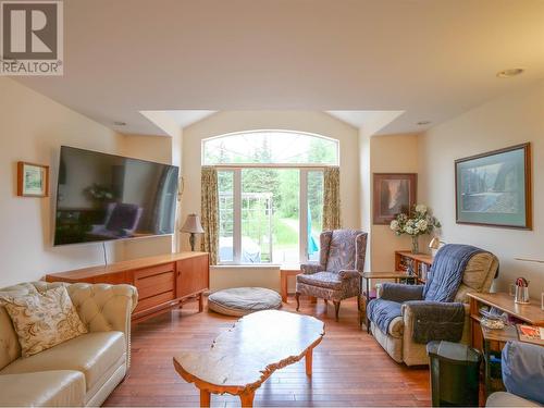 4556 Quesnel-Hydraulic Road, Quesnel, BC - Indoor Photo Showing Living Room