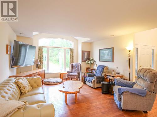 4556 Quesnel-Hydraulic Road, Quesnel, BC - Indoor Photo Showing Living Room