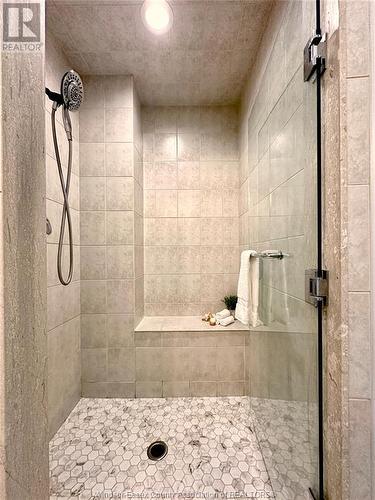 423 Sand Point Court, Windsor, ON - Indoor Photo Showing Bathroom