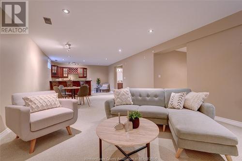 423 Sand Point Court, Windsor, ON - Indoor Photo Showing Living Room