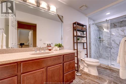 423 Sand Point Court, Windsor, ON - Indoor Photo Showing Bathroom