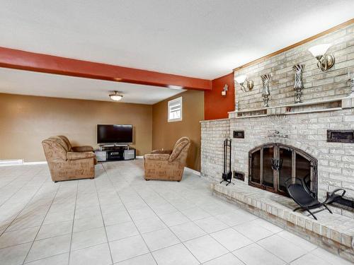 Salle familiale - 5786 Rue Thibault, Laval (Auteuil), QC - Indoor With Fireplace