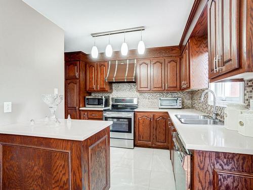 Cuisine - 5786 Rue Thibault, Laval (Auteuil), QC - Indoor Photo Showing Kitchen With Double Sink