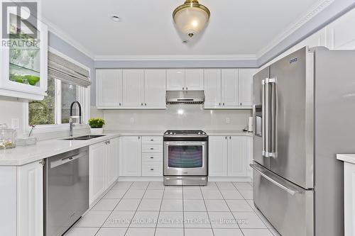 6348 Lisgar Dr, Mississauga, ON - Indoor Photo Showing Kitchen With Upgraded Kitchen