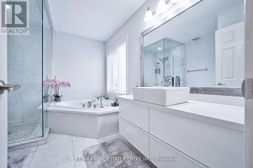 980 Clark Blvd, Milton, ON - Indoor Photo Showing Bathroom