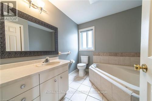 8213 Harvest Cres, Niagara Falls, ON - Indoor Photo Showing Bathroom