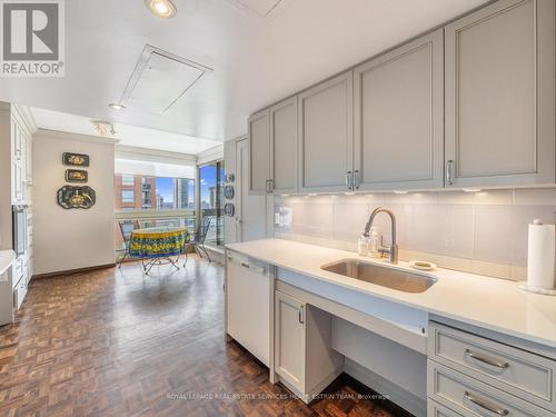 #1208 -61 St. Clair Ave W, Toronto, ON - Indoor Photo Showing Kitchen