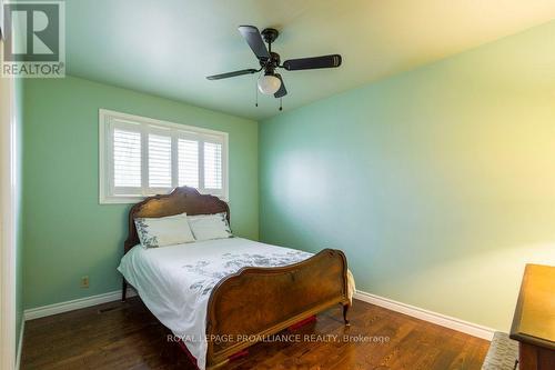 5 Plaza Sq, Belleville, ON - Indoor Photo Showing Bedroom