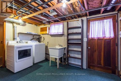 5 Plaza Sq, Belleville, ON - Indoor Photo Showing Laundry Room