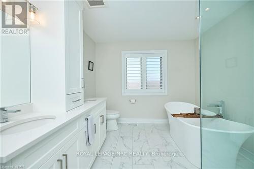 72 Mackenzie King Ave, St. Catharines, ON - Indoor Photo Showing Bathroom