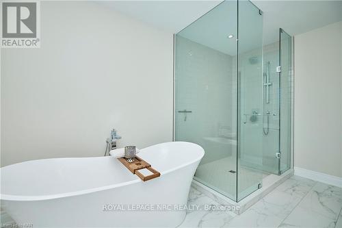 72 Mackenzie King Ave, St. Catharines, ON - Indoor Photo Showing Bathroom