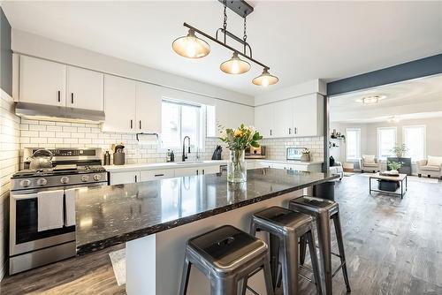 189 Gatestone Drive, Stoney Creek, ON - Indoor Photo Showing Kitchen With Upgraded Kitchen