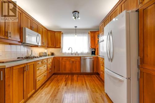25 St Laurent Avenue, Long Sault, ON - Indoor Photo Showing Kitchen