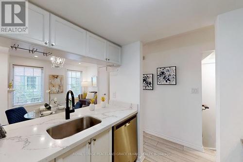 #528 -3 Everson Dr, Toronto, ON - Indoor Photo Showing Kitchen