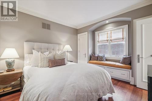 27 St Andrews Gdns, Toronto, ON - Indoor Photo Showing Bedroom