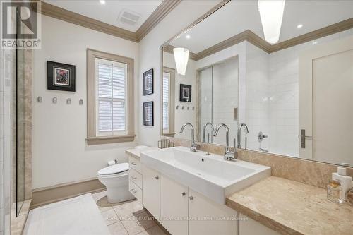 27 St Andrews Gdns, Toronto, ON - Indoor Photo Showing Bathroom
