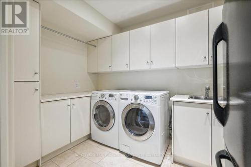 27 St Andrews Gardens, Toronto, ON - Indoor Photo Showing Laundry Room