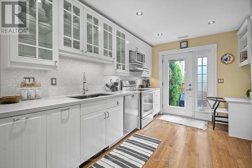 2 Burnham Rd, Toronto, ON - Indoor Photo Showing Kitchen With Upgraded Kitchen