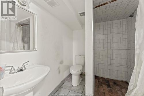 3073 Alexander, Windsor, ON - Indoor Photo Showing Bathroom