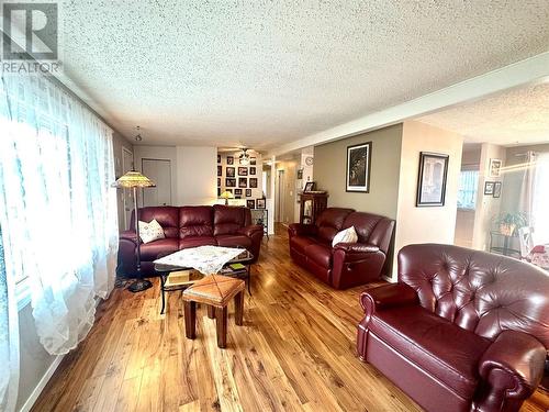 6491 Park Drive Drive, Oliver, BC - Indoor Photo Showing Living Room