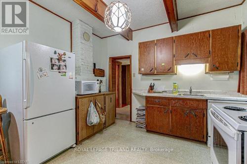 159 Harrison Place, Central Elgin, ON - Indoor Photo Showing Kitchen With Double Sink
