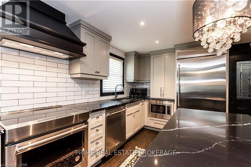 7 Northcrest Dr, London, ON - Indoor Photo Showing Kitchen With Upgraded Kitchen
