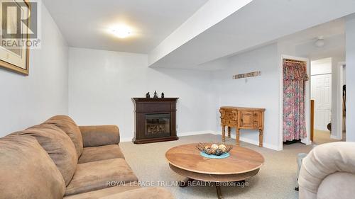 914 Shelborne Street, London, ON - Indoor Photo Showing Living Room With Fireplace
