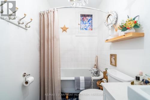 15 Liberty Street, Hamilton, ON - Indoor Photo Showing Bathroom