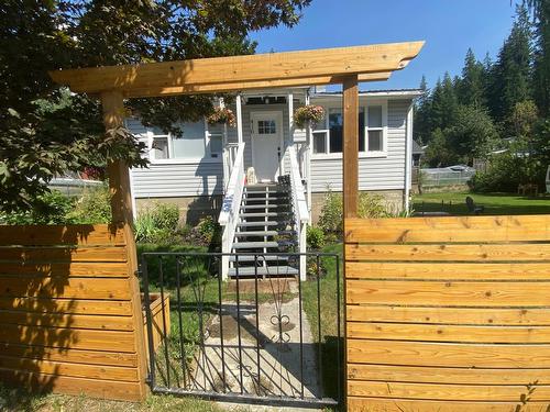 416 Fowler Street, Riondel, BC - Outdoor