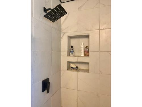 416 Fowler Street, Riondel, BC - Indoor Photo Showing Bathroom