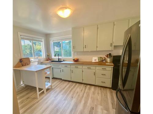 416 Fowler Street, Riondel, BC - Indoor Photo Showing Kitchen