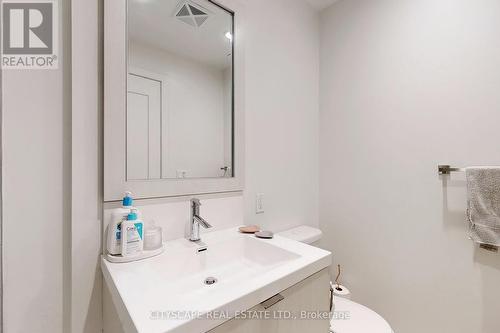 #914 -38 Cameron St E, Toronto, ON - Indoor Photo Showing Bathroom