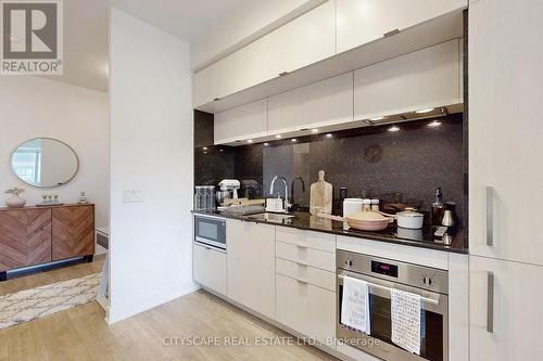 #914 -38 Cameron St E, Toronto, ON - Indoor Photo Showing Kitchen With Upgraded Kitchen